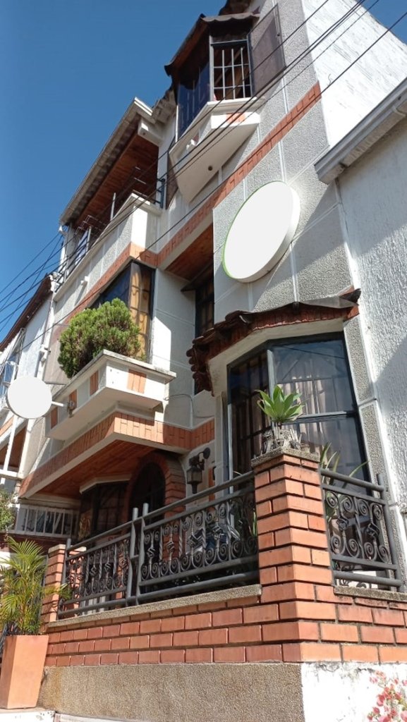Casa en el Barrio Palomitas apta para Hostal o Vivienda
