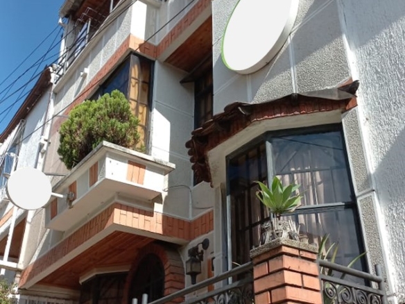 Casa en el Barrio Palomitas apta para Hostal o Vivienda