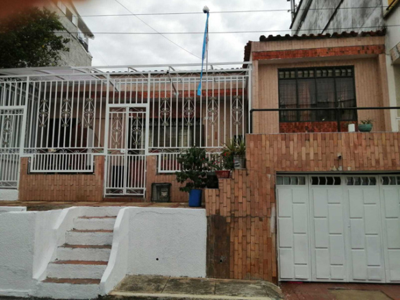 Se vende casa ubicada en el barrio Álvarez, excelente ubicación – Bucaramanga