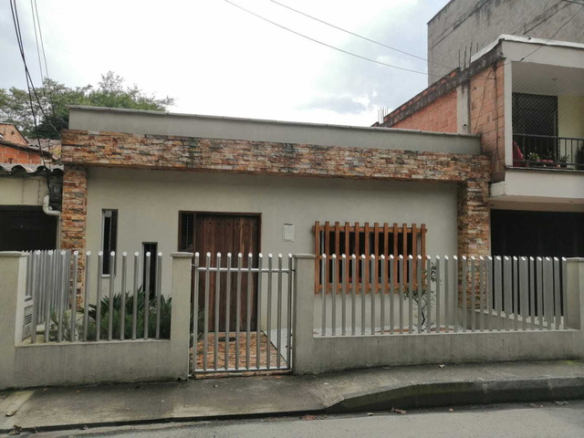 Casa en el barrio La paz Envigado