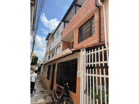 Hermosa casa de 3 pisos, ubicada en Giron Portal Campestre 2