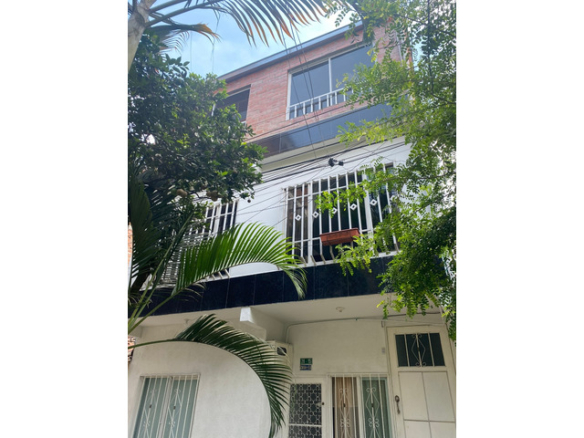 Casa de 3 pisos independientes en Ciudadela Comfandi – Cali