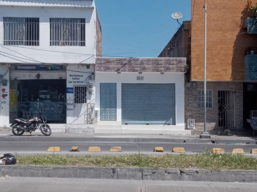 Local comercial a media cuadra del éxito de Murillo