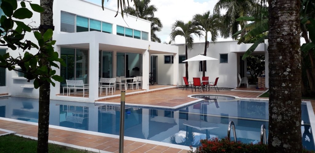 Casa campestre, dentro de condominio via Villavicencio – Puerto Lopez