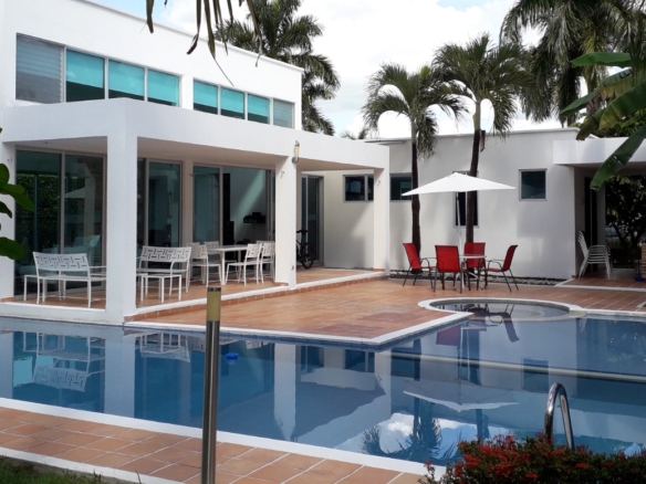 Casa campestre, dentro de condominio via Villavicencio – Puerto Lopez