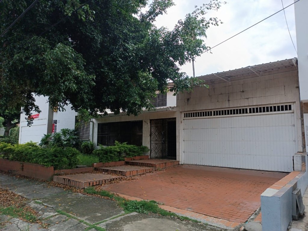VENDO Casa en el barrio La Flora