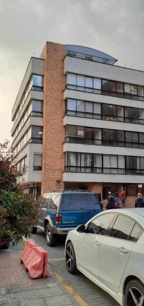 Oficina diagonal al CC Unicentro