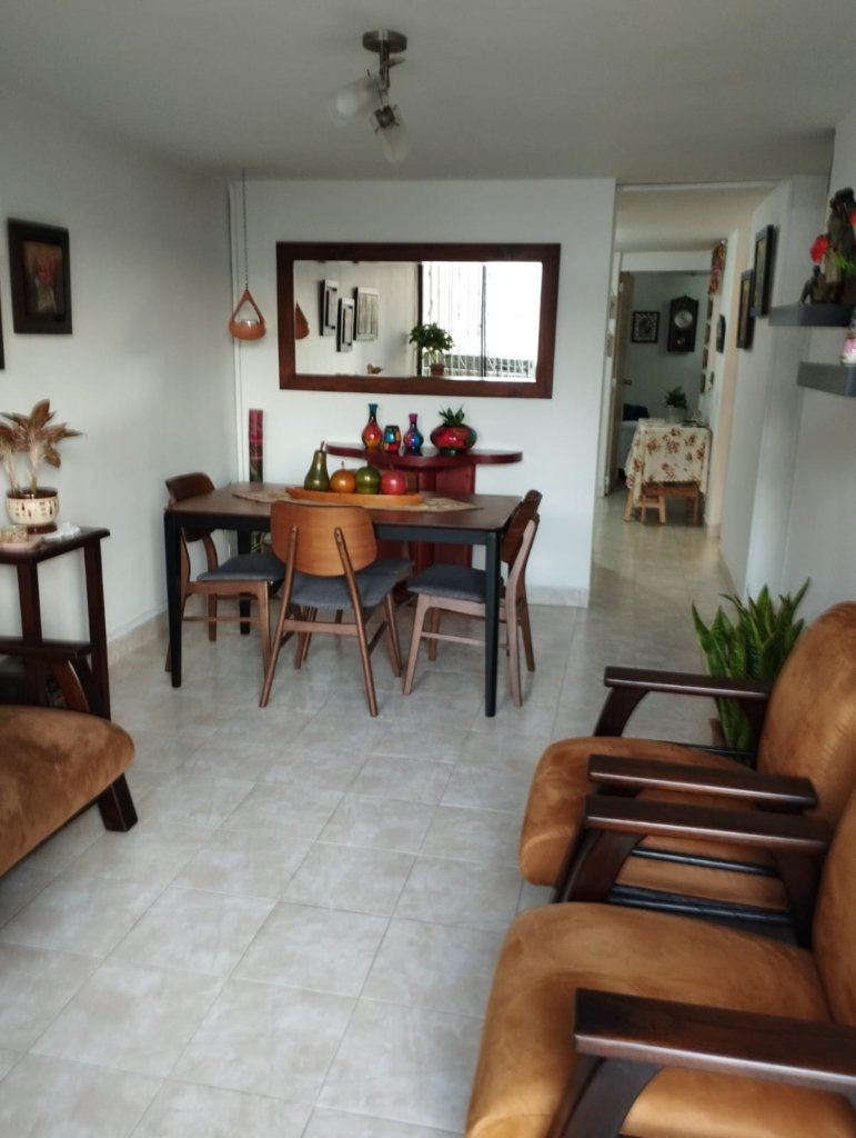 Casa Bifamiliar en primer piso, Barrio Oasis