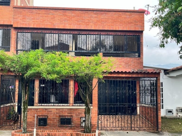 Casa en el barrio Vipasa, zona norte de Cali