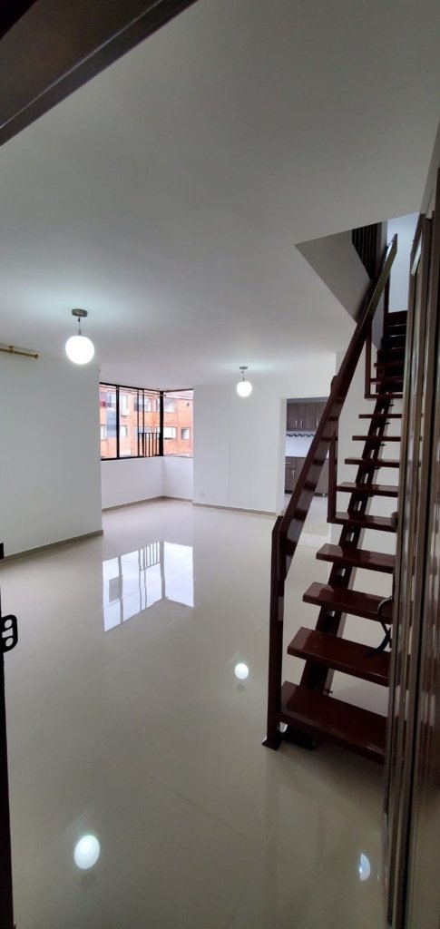 Apartamento Duplex en Conjunto Residencial Santa Maria de Guadalupe, Barrio Santa Anita
