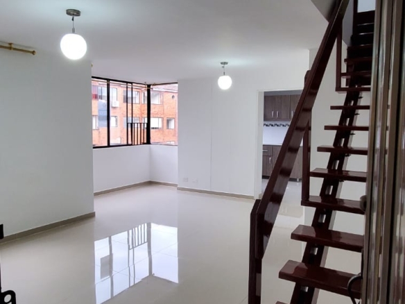Apartamento Duplex en Conjunto Residencial Santa Maria de Guadalupe, Barrio Santa Anita