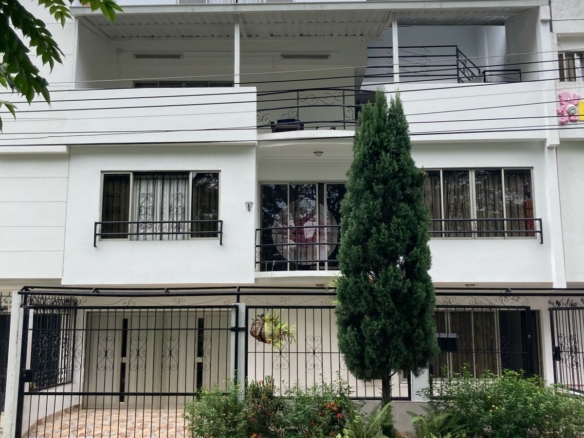 vendo casota en ciudad 2000