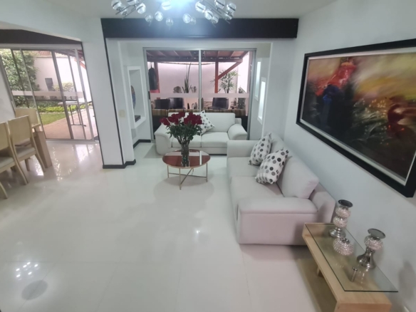 CASA CIUDAD JARDÍN CALI
