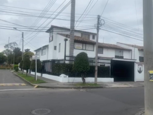 Casa esquinera en el barrio Los Andes