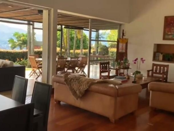 Casa en Unidad Residencial cerca al Tesoro