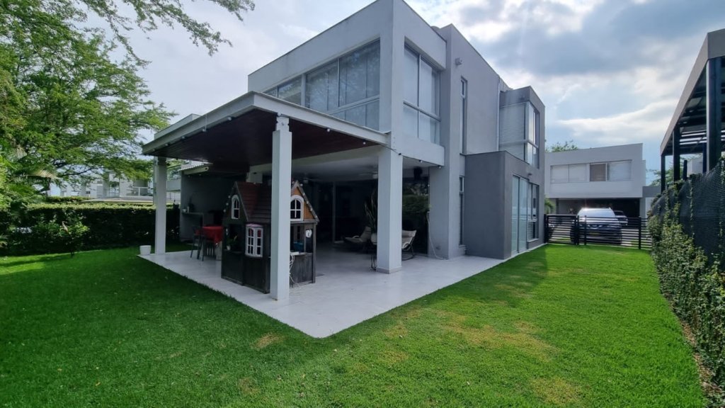 PANCE CONDOMINIO VENDO CASA