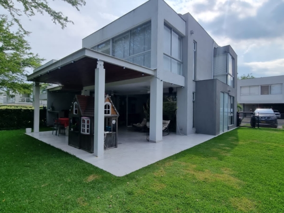 PANCE CONDOMINIO VENDO CASA