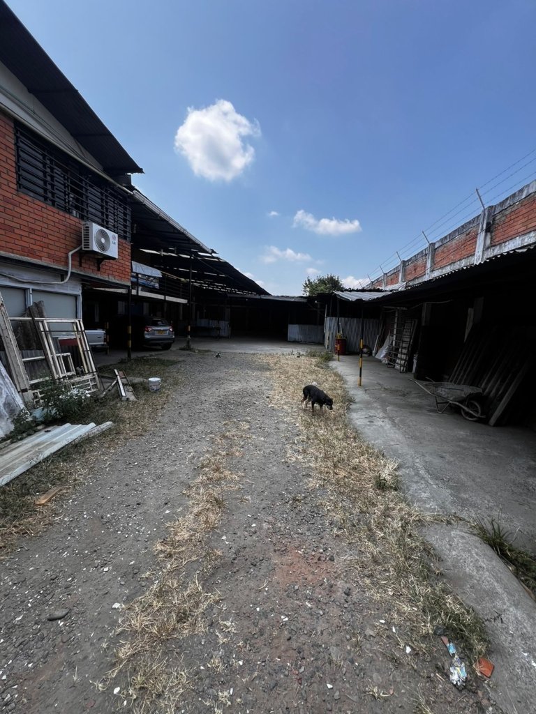 SE VENDE BODEGA UBICADA EN SECTOR INDUSTRIAL Y COMERCIAL EN LA CIUDAD DE PALMIRA, VALLE