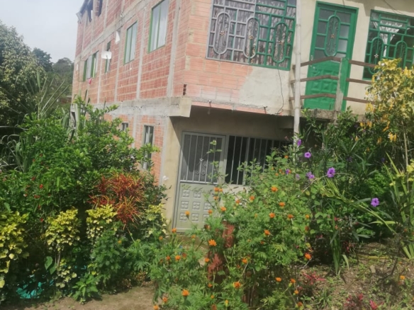 SE VENDE CASA UBICADA EN CAPARRAPI CUNDINAMARCA DE 3 PLANTAS