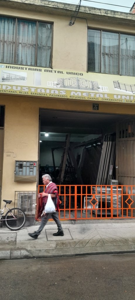 SE VENDE CASABODEGA BARRIO IREGUI MOSQUERA