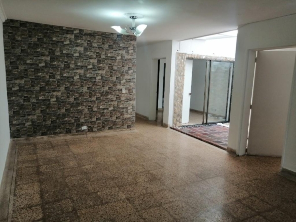 Casa primer nivel totalmente independiente, ubicada en el barrio Malibú