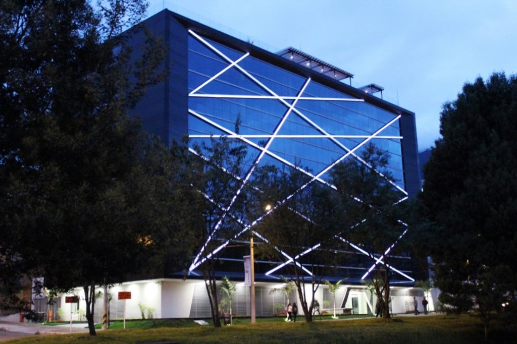 EDIFICIO DE OFICINAS UBICADO EN ZONA NORTE, BARRIO BELLA SUIZA