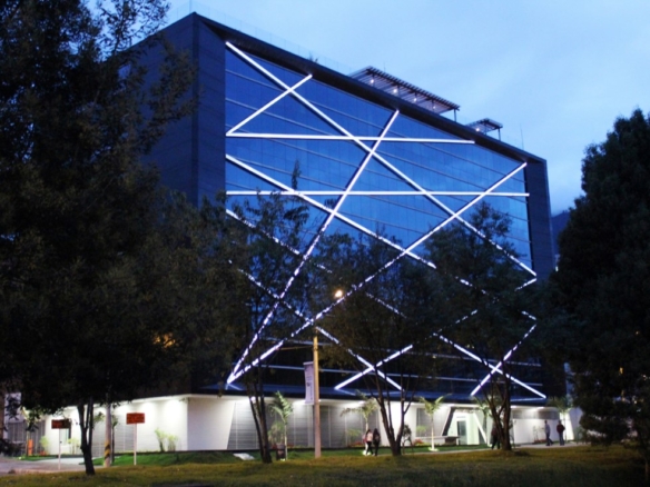 EDIFICIO DE OFICINAS UBICADO EN ZONA NORTE, BARRIO BELLA SUIZA