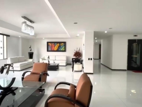 Apartamento con 686 mts2 en exclusivo sector Santa Bárbara