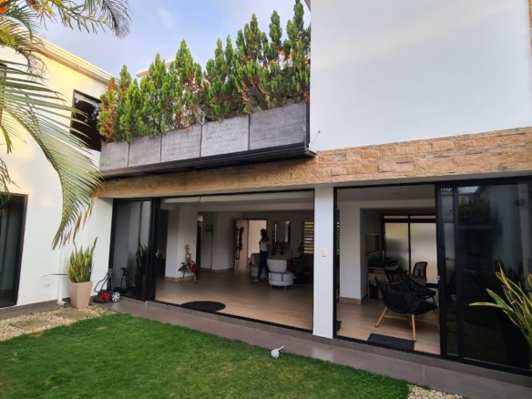 Casa en lagos del Cacique
