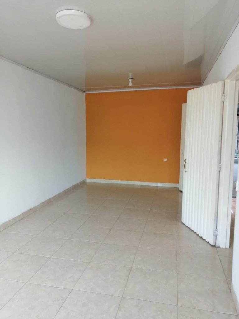 Apartamento en segundo piso en Primitivo Crespo