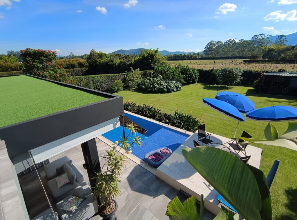 Exclusiva Casa Moderna y con Piscina en Parelacion en el Corazon de Llanogrande