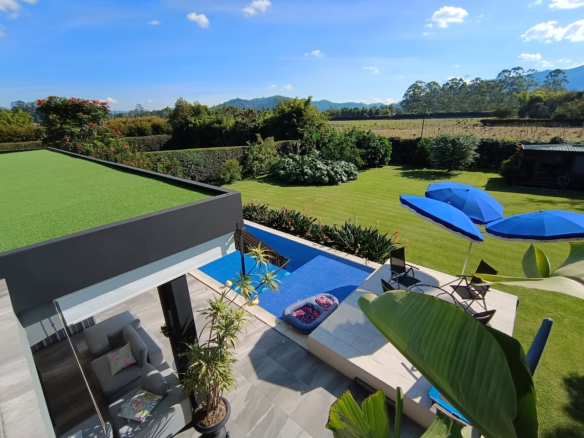 Exclusiva Casa Moderna y con Piscina en Parelacion en el Corazon de Llanogrande