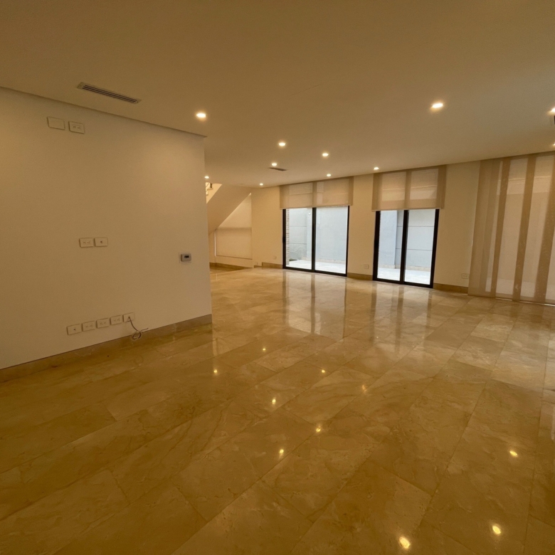 SE ARRIENDA O SE VENDE CASA DE LUJO EN VILLACAMPESTRE