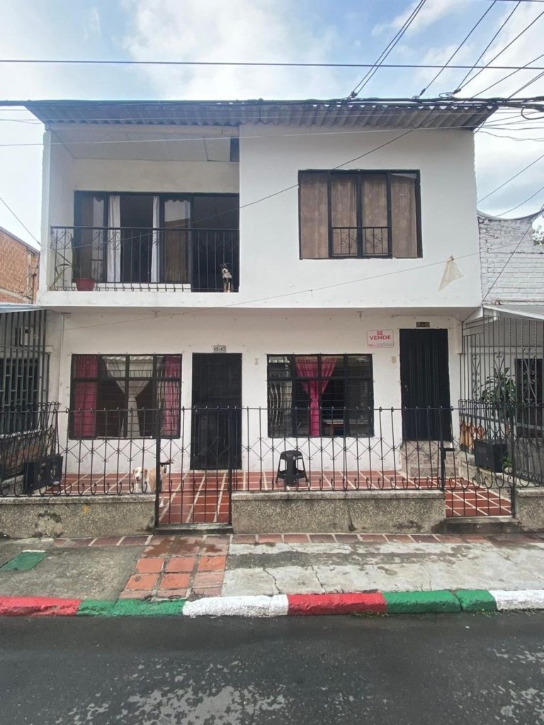SE VENDE DOS CASAS EN UNA -BIFAMILIAR, TOTALMENTE INDEPENDIENTES EN EL BARRIO SALOMIA