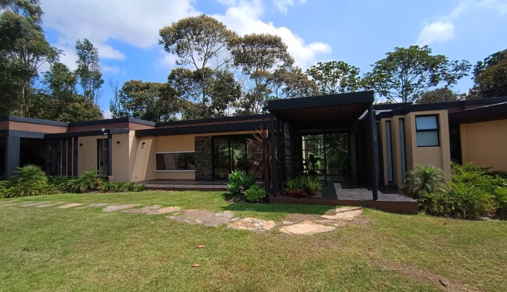One Level Home in Gated Community with Mountain Views and Super Location