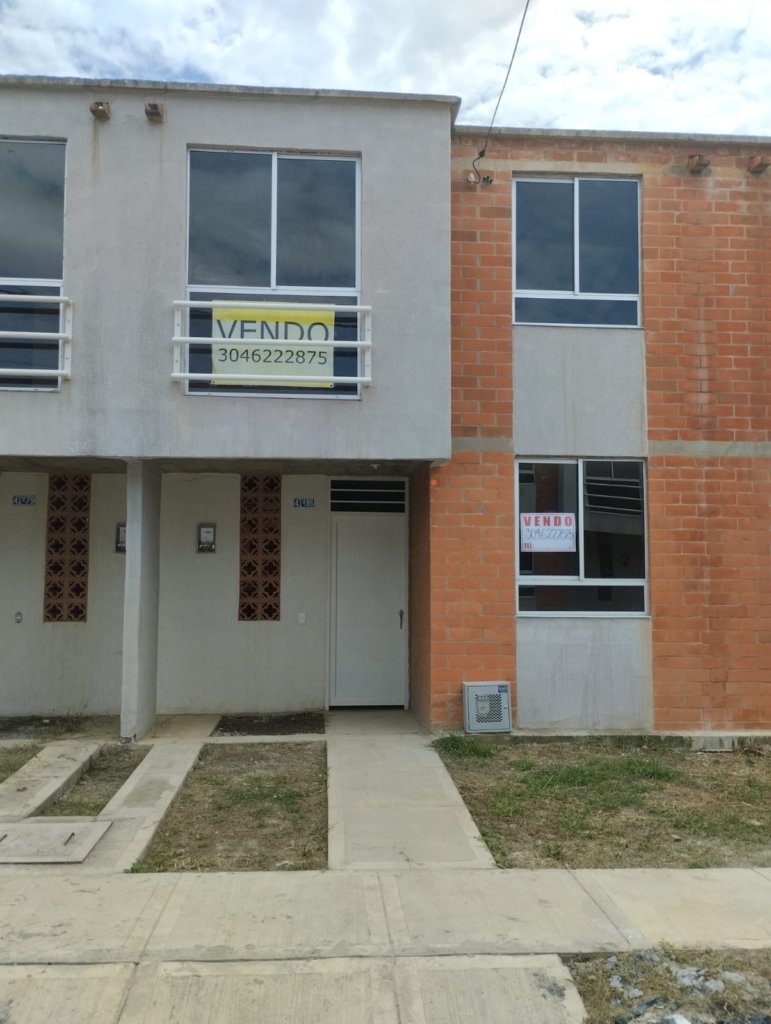 Hermosa casa para ESTRENAR, en Edén de las Flores, lista para que le coloques acabados a tu gusto.