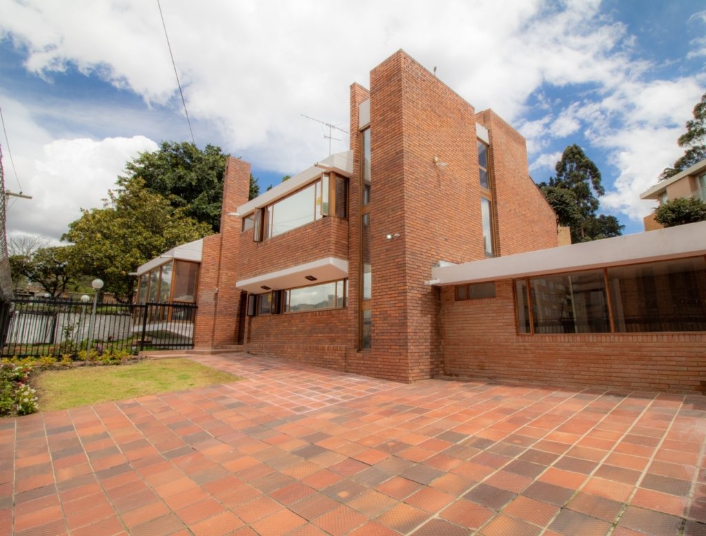 Casa en Cerros de sotileza a dos cuadras de la avenida Boyaca