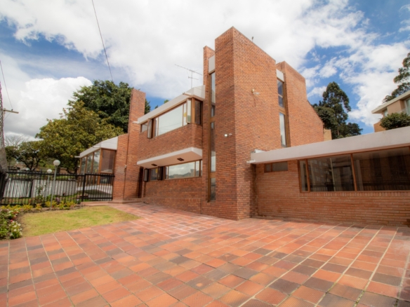 Casa en Cerros de sotileza a dos cuadras de la avenida Boyaca
