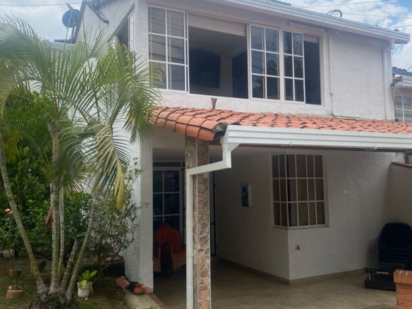 Casa en Prados de Santa Bárbara totalmente remodelada