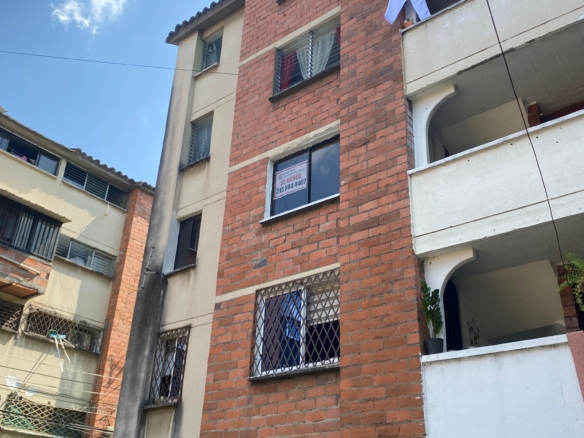 Apartamento en conjunto cerrado en el barrio Los Alcázares