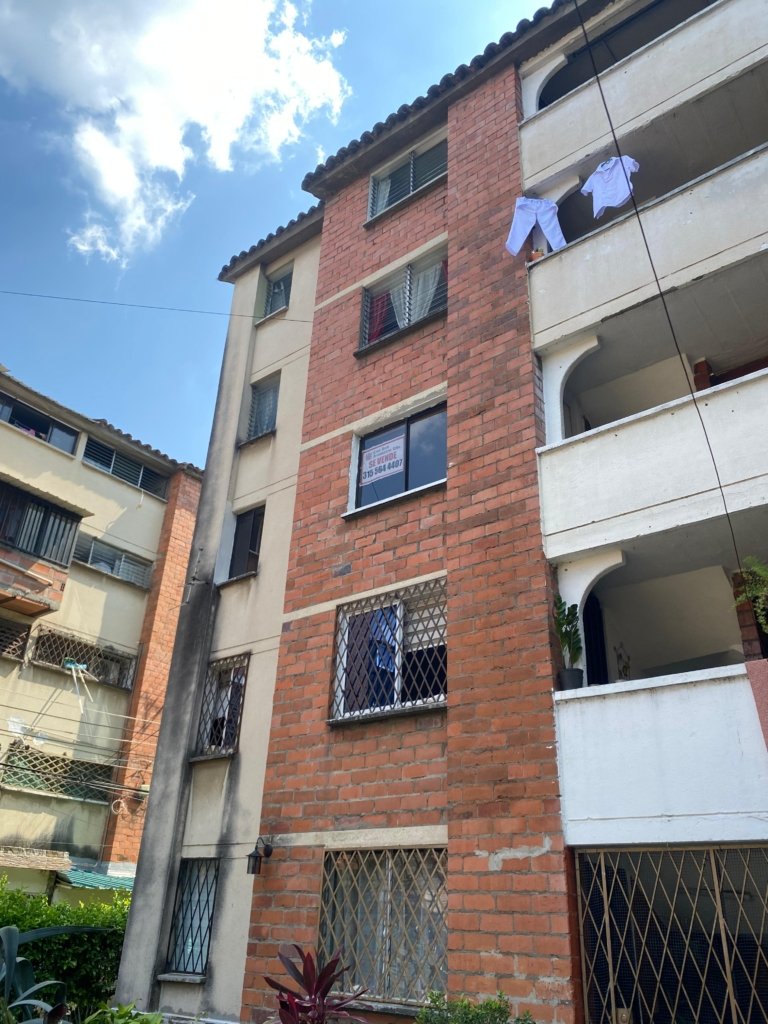 Apartamento en conjunto cerrado en el barrio Los Alcázares