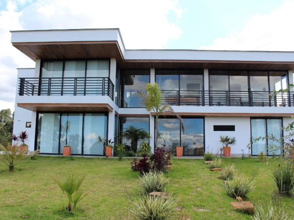 The Mountain Views Say It ALL!! Beautiful Home In Gated Community, El Retiro, Antioquia