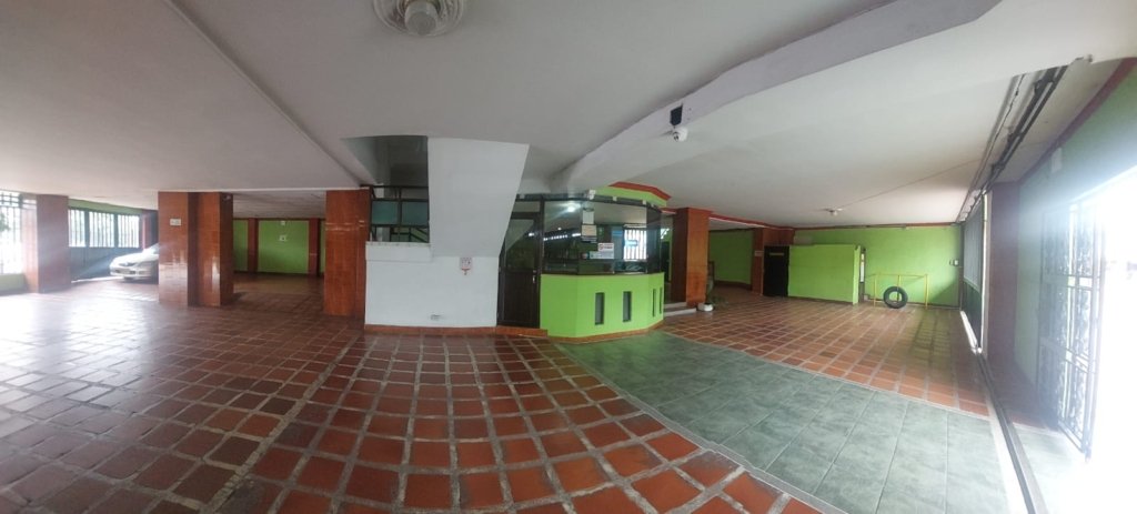Motel en funcionamiento sobre avenida principal de la ciudad de Cali
