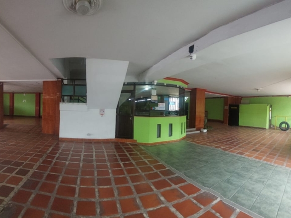 Motel en funcionamiento sobre avenida principal de la ciudad de Cali