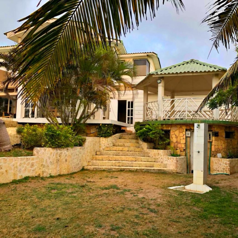 Casa en Altos de Pradomar via al Castillo de Salgar