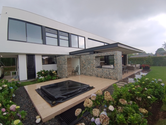 Top Residential Gated Community in Heart of Llanogrande, Near Country Club