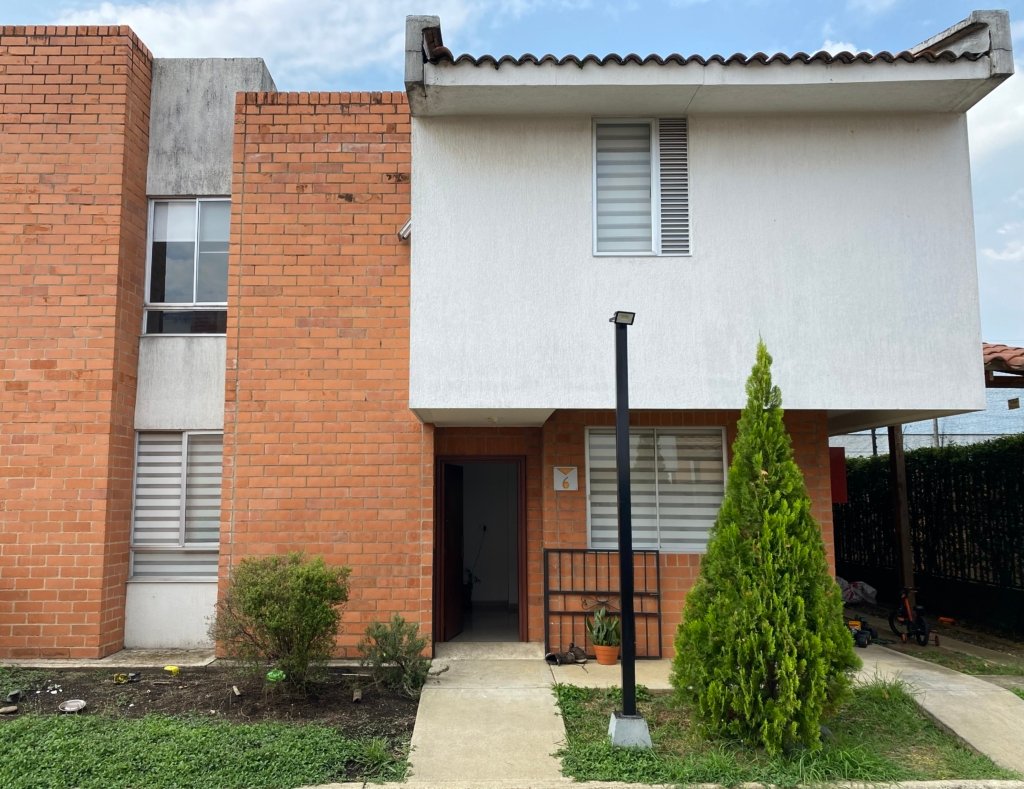CASA EN CONDOMINIO CERRADO
