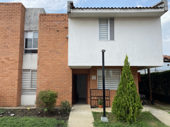 CASA EN CONDOMINIO CERRADO