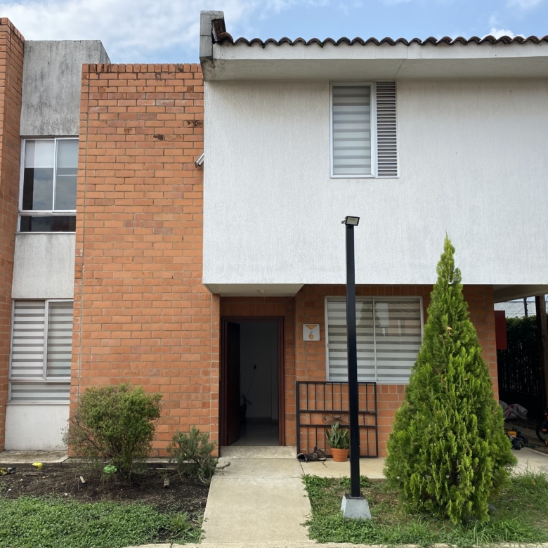 CASA EN CONDOMINIO CERRADO