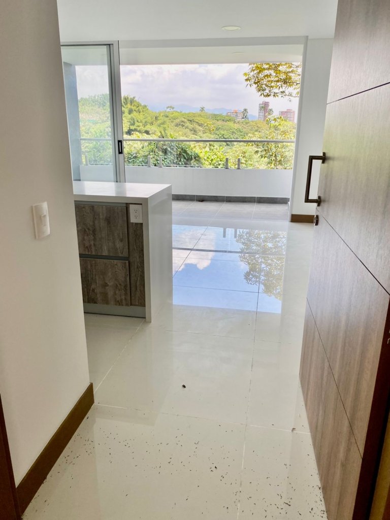 Lindo y acogedor apartamento nuevo en Ciudad Jardín, con una preciosa vista y la tranquilidad que deseas al llegar a tu hogar.